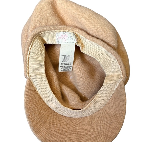 Women’s light coffee with cream Free People 100% wool hat - Picture 2 of 4